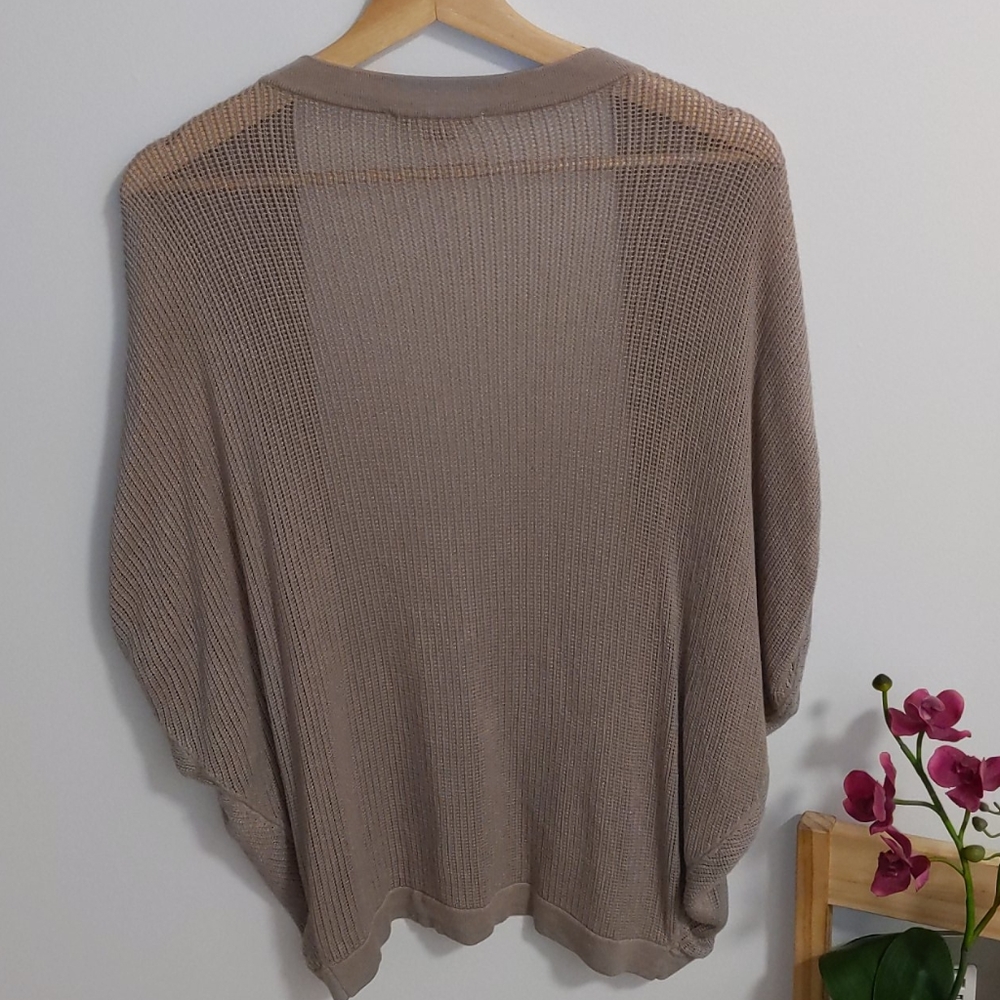 Beautiful Gold Hawk Shawl - Picture 2 of 3